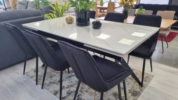 ⁦שולחן קרמי כולל 6 כסאות⁩ – תמונה ⁦4⁩