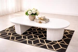 שולחן פסים אובלי לבן