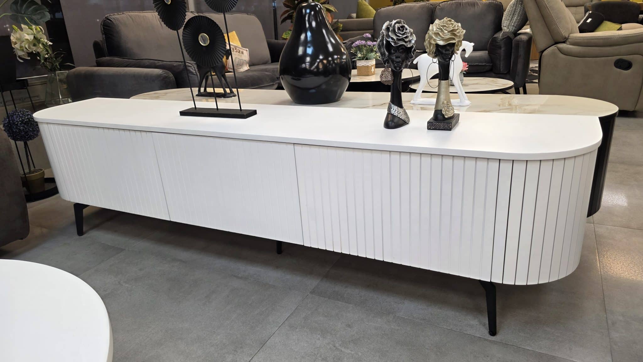 מזנון מעוצב פסים אובלי